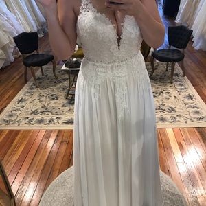 Romantic wedding dress.